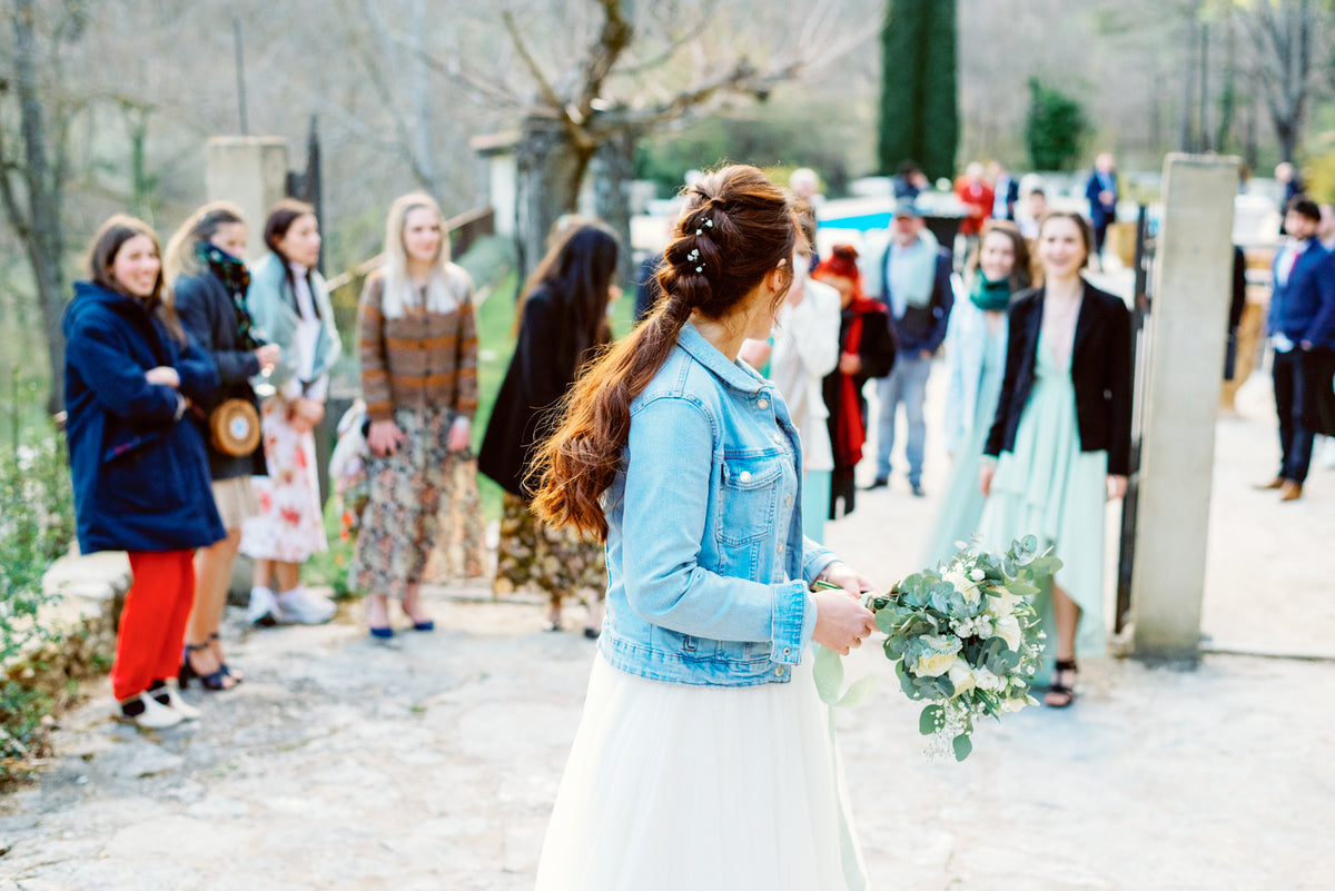 Atelier floral de mariage, les conseils de Laura pour une déco sans stress avec les copines